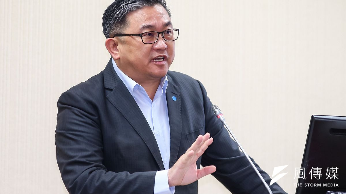 民進黨立委王定宇走出緋聞風暴,立刻踢出一個民進黨自導自演中共認知戰的「反串文」爭議。(顏麟宇攝) 民進黨立委王定宇走出緋聞風暴,立刻踢出一個民進黨自導自演中共認知戰的「反串文」爭議。(顏麟宇攝)