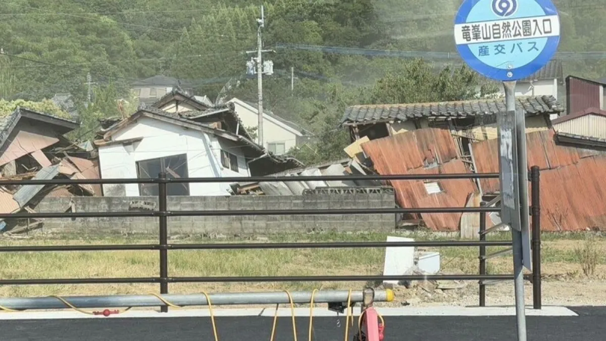 熊本7.1強震 多處民宅倒塌 日本熊本縣28日發生規模7.1強震,熊本縣宇城市與冰川町觀測到最大震度7,多處民宅倒塌、家園受損,災情嚴重。(基督教芥菜種會提供)
