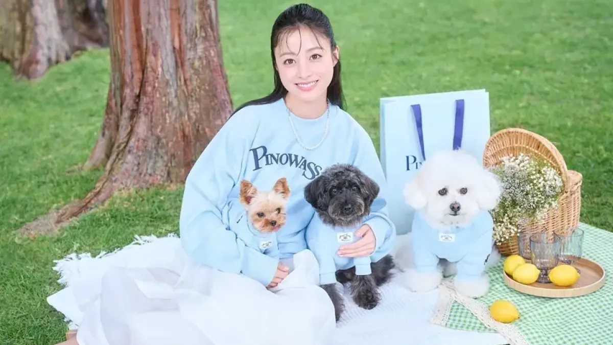 サマンサタバサ ルミネ新宿店は、橋本環奈氏とSGFが展開する愛犬と飼い主のためのブランド「PINOWASSAN」のPOP-UP SHOPを9月17日より開催し、初日には橋本氏本人による直筆サイン入りポストカードの手渡しイベントを実施する。株式会社サマンサタバサジャパンリミテッド