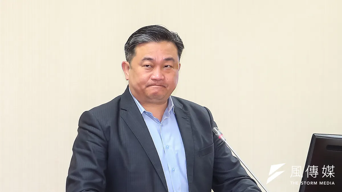 作者指出,先前磐石艦官兵染疫案,民進黨立委王定宇(見圖)在臉書爆料稱該艦有機密任務。(資料照,顏麟宇攝) 作者指出,先前磐石艦官兵染疫案,民進黨立委王定宇(見圖)在臉書爆料稱該艦有機密任務。(資料照,顏麟宇攝)