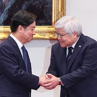 総統賴清德(左)と台積電会長魏哲家(右)は3月6日、台積電の対米投資案について記者会見を開いたが、世間では賴政権が事前にこの件を把握していたのかどうかが注目されている(資料写真、顏麟宇撮影) 総統賴清德(左)と台積電会長魏哲家(右)は3月6日、台積電の対米投資案について記者会見を開いたが、世間では賴政権が事前にこの件を把握していたのかどうかが注目されている(資料写真、顏麟宇撮影)