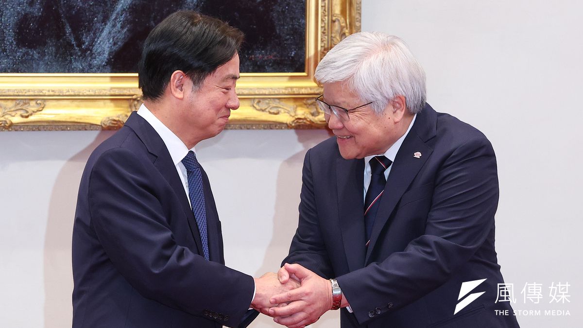 総統賴清德(左)と台積電会長魏哲家(右)は3月6日、台積電の対米投資案について記者会見を開いたが、世間では賴政権が事前にこの件を把握していたのかどうかが注目されている(資料写真、顏麟宇撮影) 総統賴清德(左)と台積電会長魏哲家(右)は3月6日、台積電の対米投資案について記者会見を開いたが、世間では賴政権が事前にこの件を把握していたのかどうかが注目されている(資料写真、顏麟宇撮影)