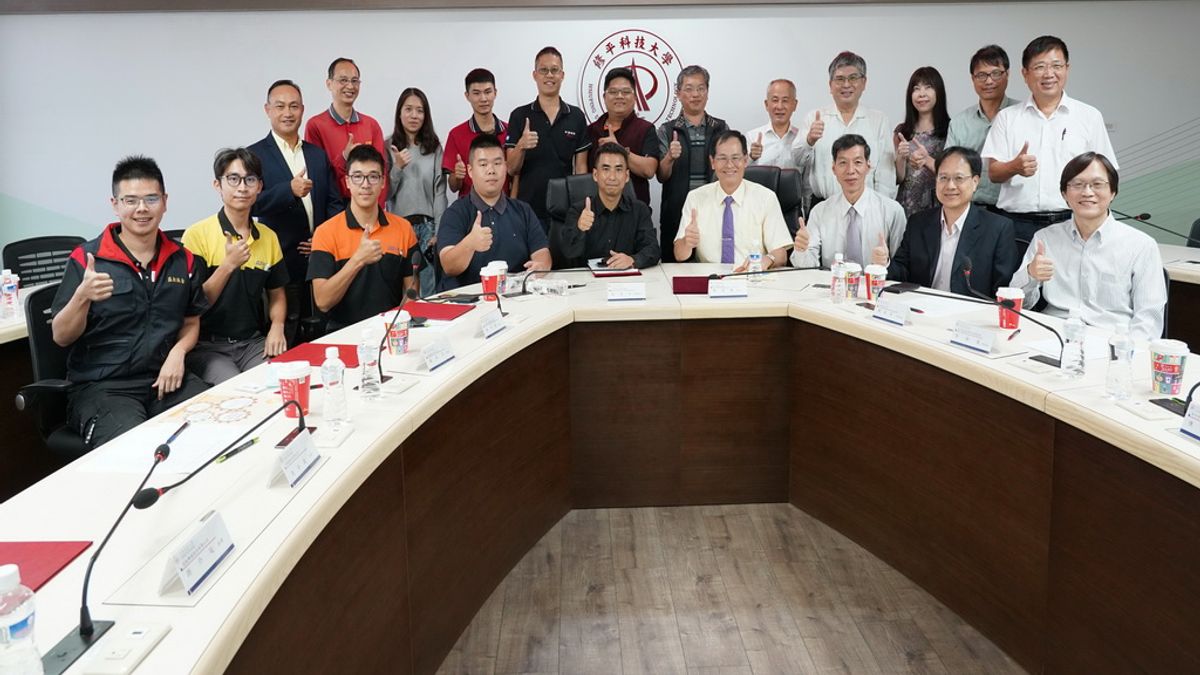 修平科技大學跟台灣板金經營協會簽署產學合作MOU,為業界與學校建構全方位的合作平台。(圖/修平科技大學提供) 修平科技大學跟台灣板金經營協會簽署產學合作MOU,為業界與學校建構全方位的合作平台。(圖/修平科技大學提供)