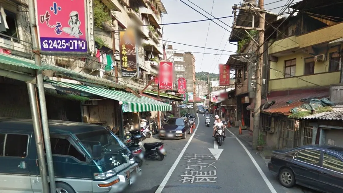 台灣迄今仍無任何縣市設立性專區,但街道巷弄裡,卻不時可見半隱藏半暗示的性服務廣告、招牌。(取自Google Map)