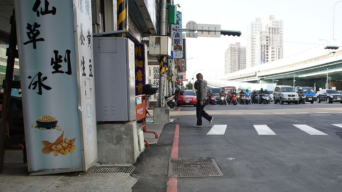 人行道。(資料照,盧逸峰攝) 人行道。(資料照,盧逸峰攝)