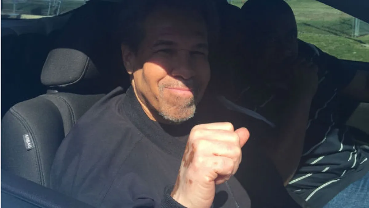 美國歷史最久的單獨監禁囚犯,伍德福克斯(Albert Woodfox)結束43年的孤獨監獄生活。(圖片來源:Democracy Now!)