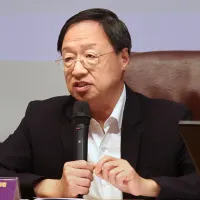 前行政院長江宜樺認為,行政院長卓榮泰多次以不副署方式擋下立法院決議,不僅是毀棄憲法,更是行政權獨裁。圖為2026年9月12日,他出席台北政經學院「總統直選30年的回顧與前瞻」研討會。(柯承惠攝) 前行政院長江宜樺認為,行政院長卓榮泰多次以不副署方式擋下立法院決議,不僅是毀棄憲法,更是行政權獨裁。圖為2026年9月12日,他出席台北政經學院「總統直選30年的回顧與前瞻」研討會。(柯承惠攝)