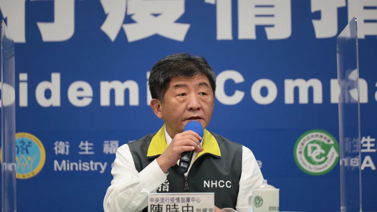 中央流行疫情中心今(25)日因應新冠肺炎(武漢肺炎)召開記者會,圖為指揮官陳時中。(指揮中心提供)