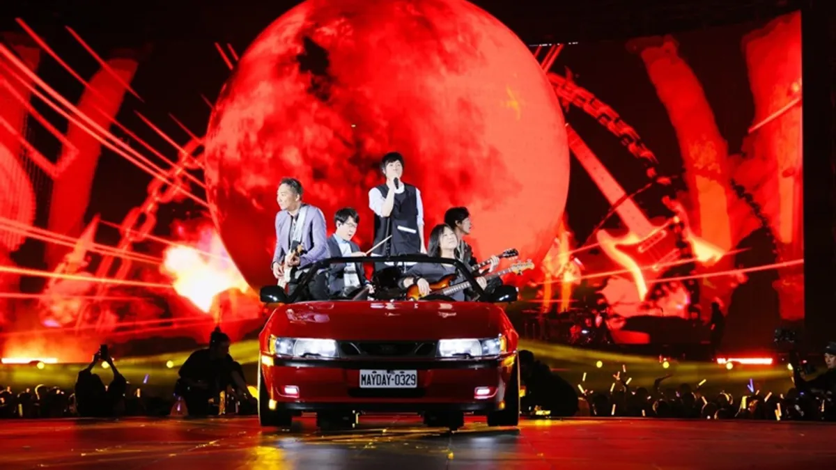 五月天在演唱會上唱出多首經典名曲。(圖/翻攝自FB/相信音樂國際股份有限公司) 五月天在演唱會上唱出多首經典名曲。(圖/翻攝自FB/相信音樂國際股份有限公司)