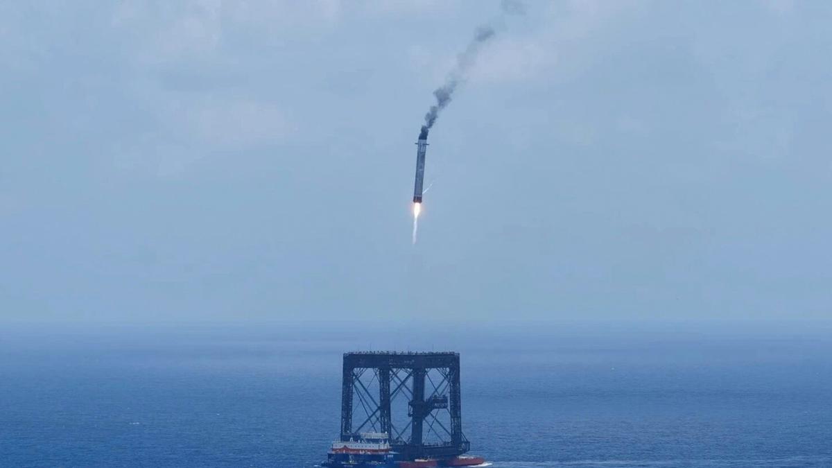 國際熱議》一張巨網,把中國長征10號火箭順利回收,SpaceX絕技被中國學去了?