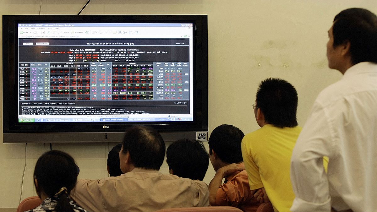 亞洲多國疫情獲得控制及疫苗即將上市等好消息,讓國際資金回補新興亞股。(美聯社) 亞洲多國疫情獲得控制及疫苗即將上市等好消息,讓國際資金回補新興亞股。(美聯社)