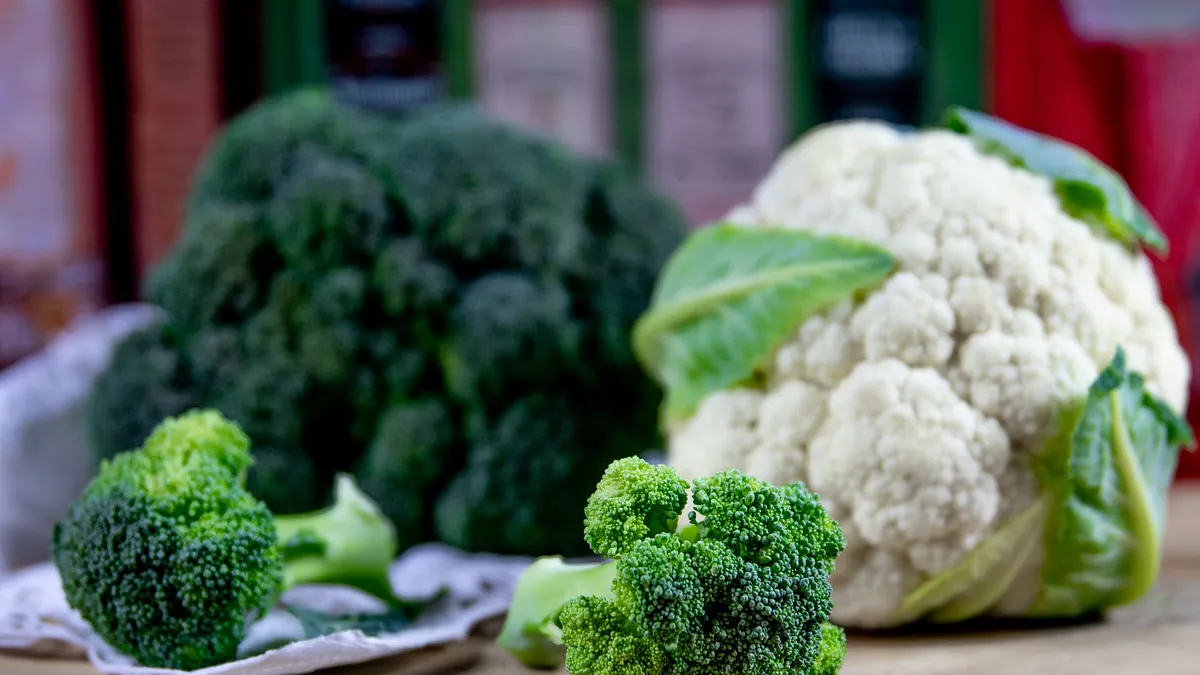 花椰菜和白花椰菜雖外型相向,但營養價值卻大不同。(圖/取自Pexels)