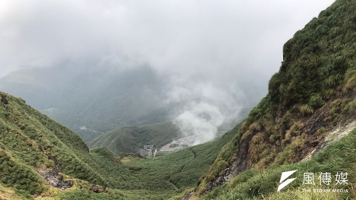 七星山近來噴出大量白色氣體,引發當地居民緊張。(風傳媒) 七星山近來噴出大量白色氣體,引發當地居民緊張。(風傳媒)