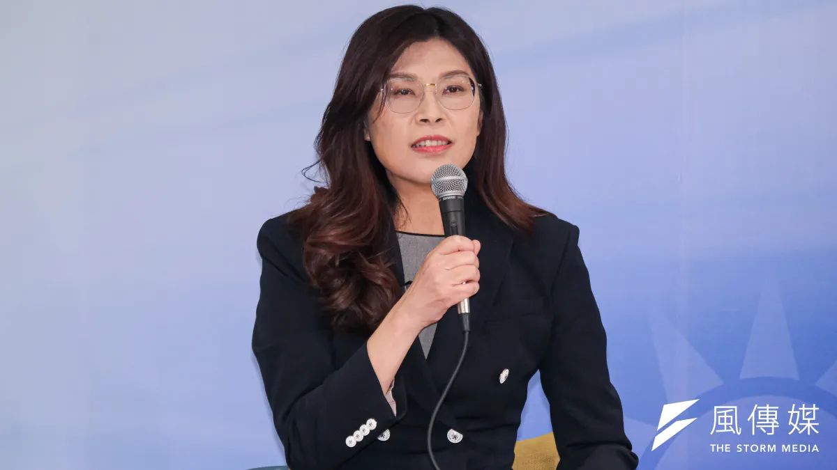 國民黨主席鄭麗文與民眾黨主席黃國昌今(19日)下午進行了備受關注的藍白主席會面,雙方希望深化政黨合作,目標是讓藍白力量能發揮「一加一大於二」的效果。鄭麗文在會中強調,藍白合作無疑是台灣主流最新的民意,期望能共同推出最強人選、最好團隊及最佳政策。(劉偉宏攝)