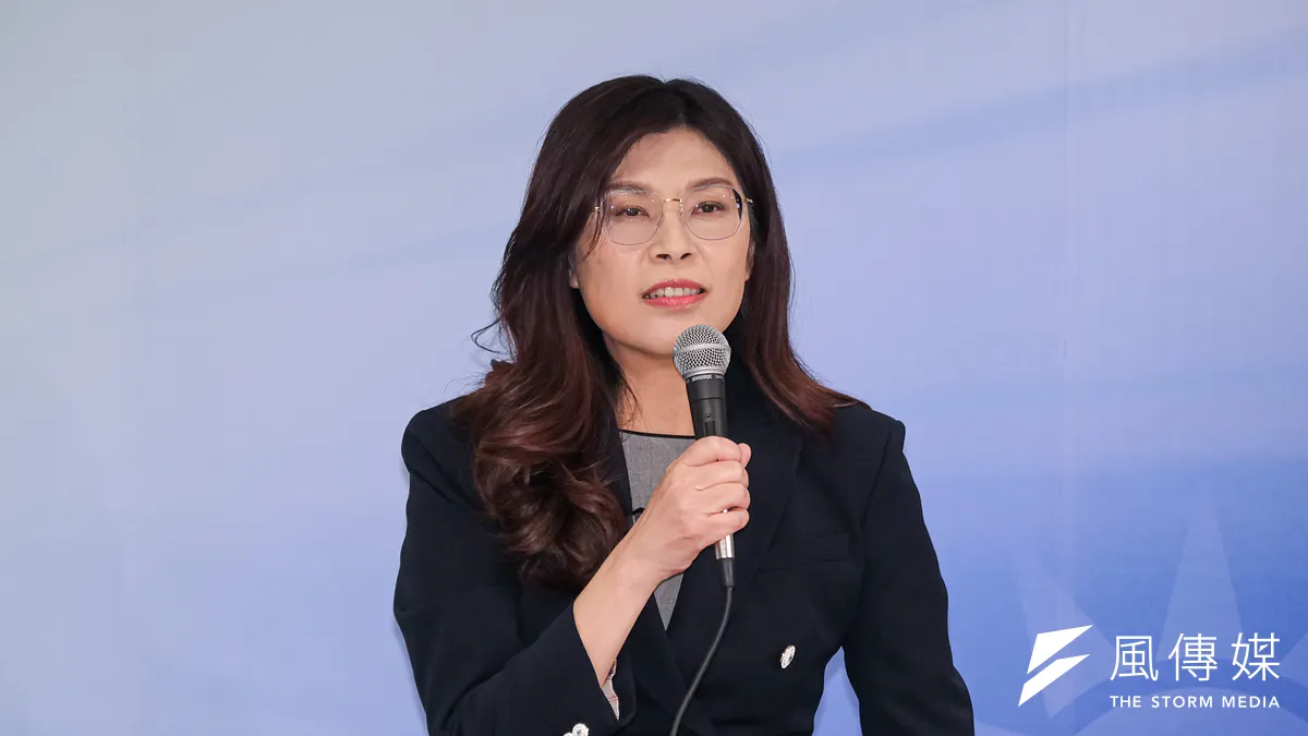 國民黨主席鄭麗文與民眾黨主席黃國昌今(19日)下午進行了備受關注的藍白主席會面,雙方希望深化政黨合作,目標是讓藍白力量能發揮「一加一大於二」的效果。鄭麗文在會中強調,藍白合作無疑是台灣主流最新的民意,期望能共同推出最強人選、最好團隊及最佳政策。(劉偉宏攝) 國民黨主席鄭麗文與民眾黨主席黃國昌今(19日)下午進行了備受關注的藍白主席會面,雙方希望深化政黨合作,目標是讓藍白力量能發揮「一加一大於二」的效果。鄭麗文在會中強調,藍白合作無疑是台灣主流最新的民意,期望能共同推出最強人選、最好團隊及最佳政策。(劉偉宏攝)