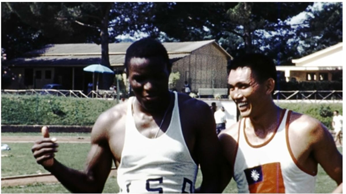 《奧運傳奇: 楊傳廣與強森》紀錄片呈現兩人跨越種族與膚色的友誼與競技的故事。(Courtesy Decathlon Film LLC.) 《奧運傳奇: 楊傳廣與強森》紀錄片呈現兩人跨越種族與膚色的友誼與競技的故事。(Courtesy Decathlon Film LLC.)
