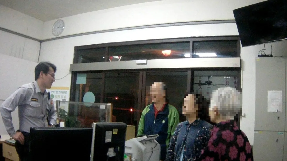 9旬嬤深夜外出迷途 警利用人臉辨識聯繫家屬帶回