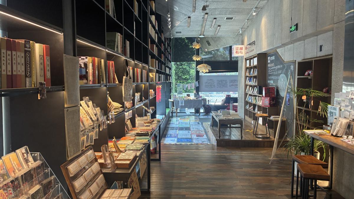 北京觀察》香港「獵人書店」突遭清剿!黎智英傳記牽扯洗黑錢,香港淪為「特殊管治區」?