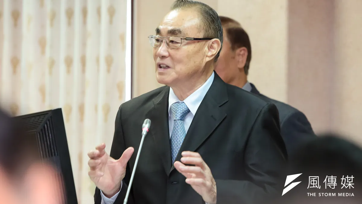 國防部長馮世寬4日至立法院備詢,遭立委狠批是否該下台負責,但他只表示會把真相釐清,並扛起把國軍榮譽恢復、將作戰規則重新修訂的責任,並未表態是否請辭。(資料照,顏麟宇攝)