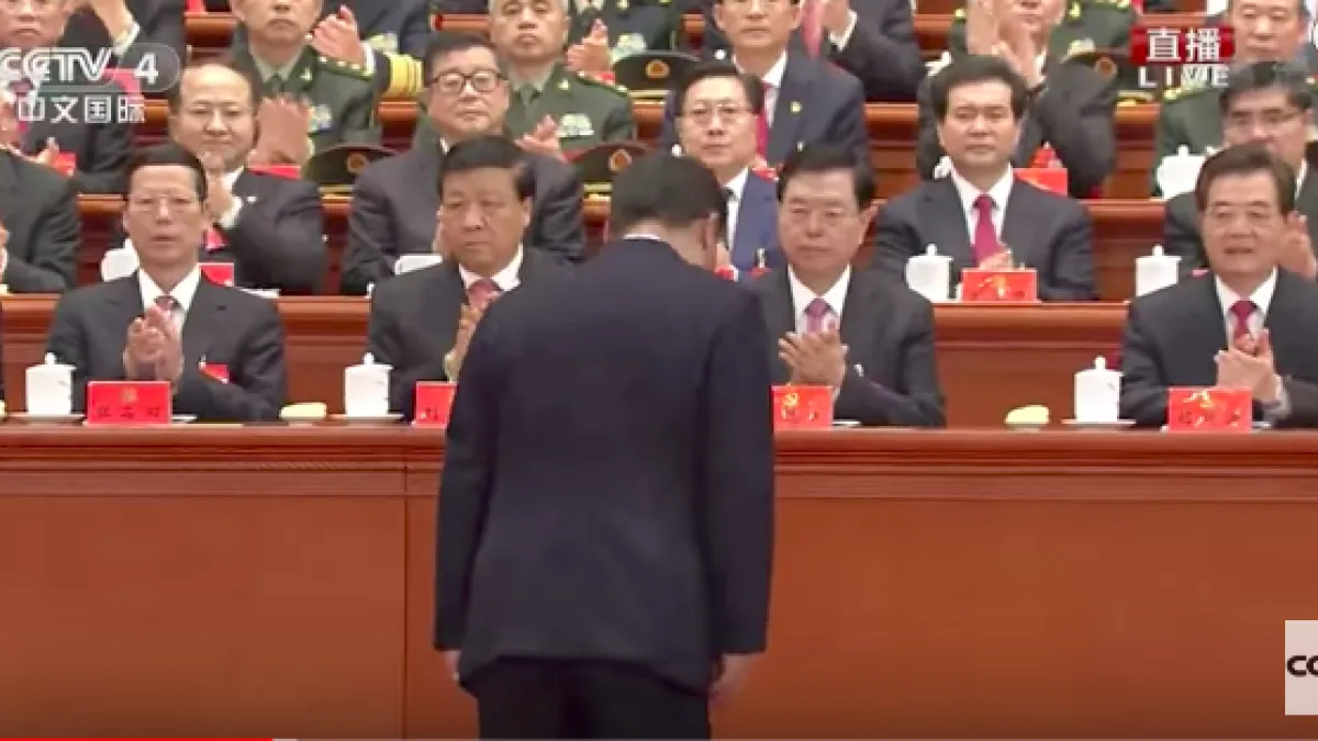 「十九大中凸顯法治重要性,改革與創新是主軸,重要主題在理論與研究上包括實證法學研究與法治評估的基礎理論、實證法學研究及法治評估的方法創新」(取自央視畫面)