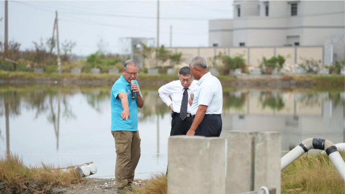 民眾黨總統參選人柯文哲(見圖)視察漁電共生,痛批政府放任光電亂蓋。(取自柯文哲臉書) 民眾黨總統參選人柯文哲(見圖)視察漁電共生,痛批政府放任光電亂蓋。(取自柯文哲臉書)