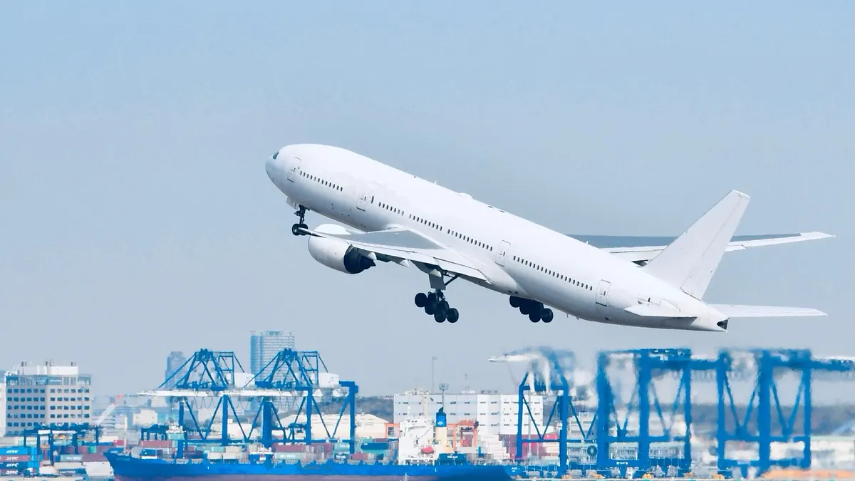 国際原油価格の変動に対応し、チャイナエアライン、エバー航空、スターラックス航空が7月7日より燃油サーチャージの調整を発表。(イメージ写真/photoACより) 国際原油価格の変動に対応し、チャイナエアライン、エバー航空、スターラックス航空が7月7日より燃油サーチャージの調整を発表。(イメージ写真/photoACより)