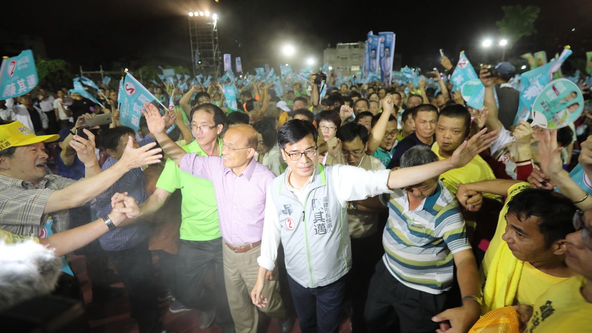 民進黨新北市長候選人蘇貞昌今晚南下高雄,替高雄市長候選人陳其邁站台造勢。(陳其邁辦公室提供) 民進黨新北市長候選人蘇貞昌今晚南下高雄,替高雄市長候選人陳其邁站台造勢。(陳其邁辦公室提供)