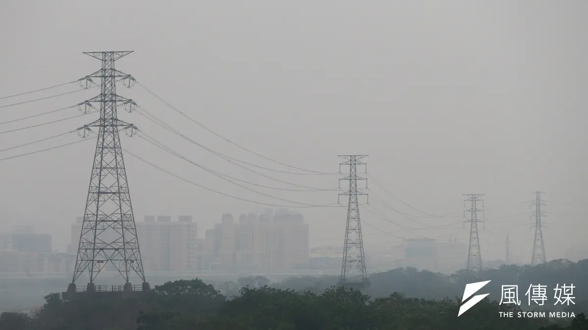 元旦連假第1天,台灣受到中國霾害及境內空氣污染物的雙重影響,中南部空氣品質糟糕。(資料照,陳明仁攝)