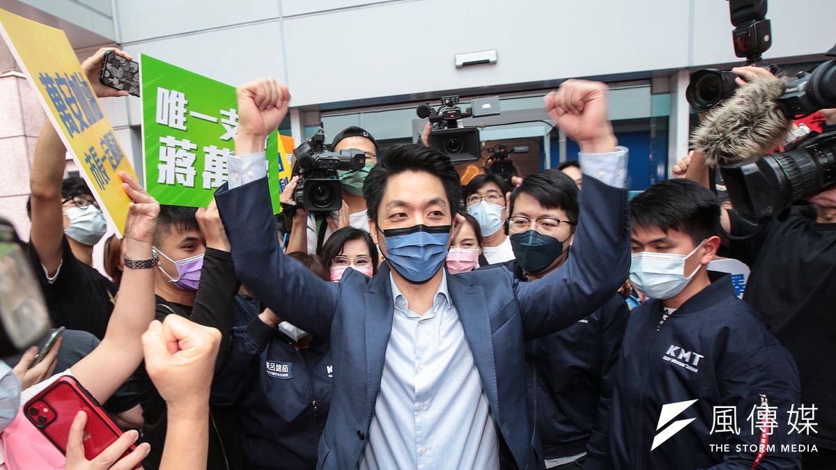 國民黨台北市長參選人蔣萬安(見圖)早在5月底就被提名,至今競選團隊卻仍未完全到位,甚至還傳出團隊成員出走潮,引發黨內對北市選情的高度憂慮。(資料照,顏麟宇攝) 國民黨台北市長參選人蔣萬安(見圖)早在5月底就被提名,至今競選團隊卻仍未完全到位,甚至還傳出團隊成員出走潮,引發黨內對北市選情的高度憂慮。(資料照,顏麟宇攝)