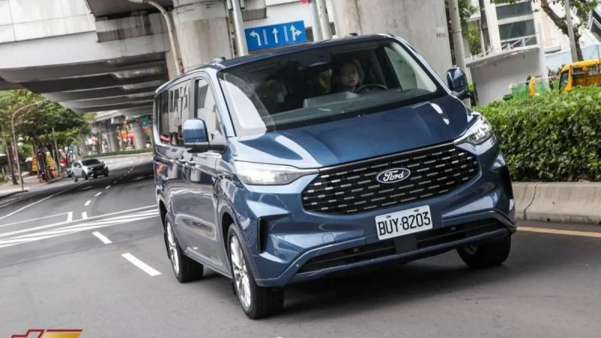 實用進口商旅再添一生力軍!全新第二代 Ford Tourneo Custom Bus Titanium 八座(福特旅行家)試駕