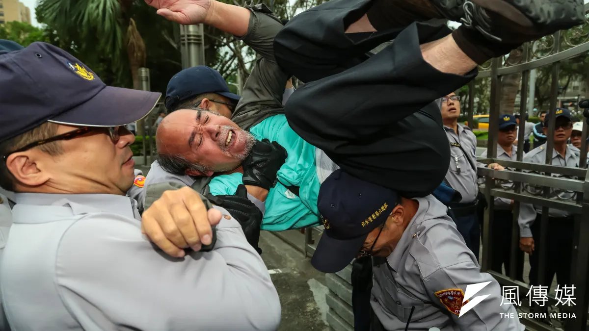 蔡丁貴3年前因出腳踹警官,高院今判拘役50天,得易科罰金5萬元定讞。(資料照,顏麟宇攝)