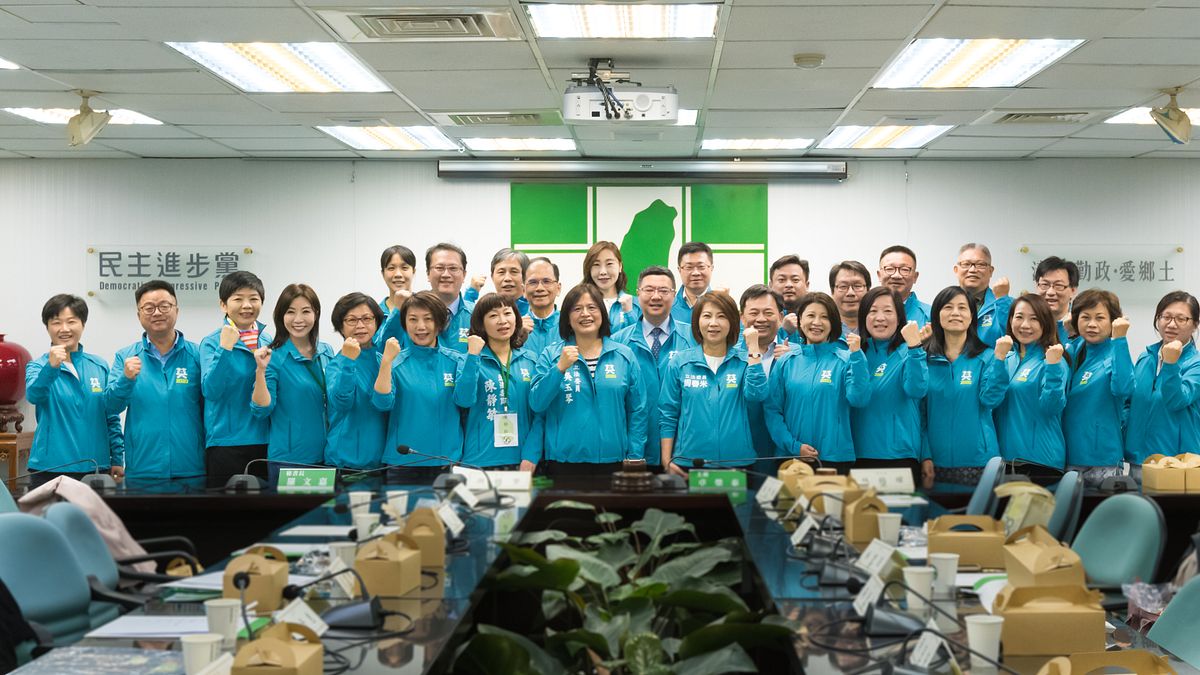 民進黨26日舉辦不分區立委候選人茶會,黨主席卓榮泰,秘書長羅文嘉、蔡英文競選總部執行總幹事林錫耀也皆出席。(民進黨提供) 民進黨26日舉辦不分區立委候選人茶會,黨主席卓榮泰,秘書長羅文嘉、蔡英文競選總部執行總幹事林錫耀也皆出席。(民進黨提供)