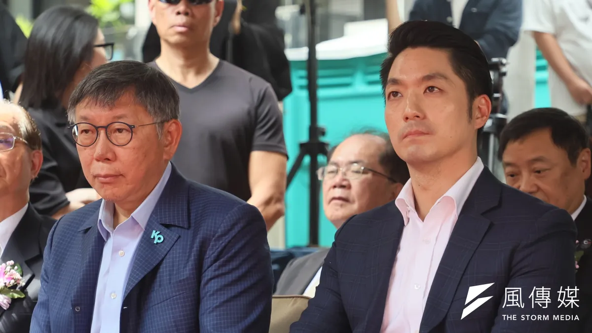 蔣萬安(右)擔任台北市長3年,台北市公務員愈缺愈多。(資料照,柯承惠攝)