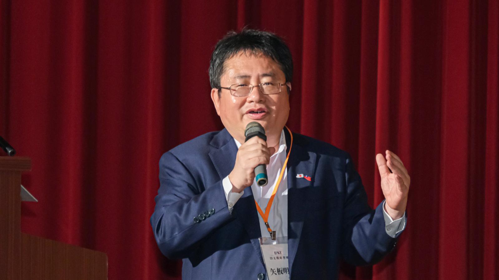 擬演《狸貓換太子》被台派罵爆!矢板明夫道歉了:朝暫停或延期演出處理