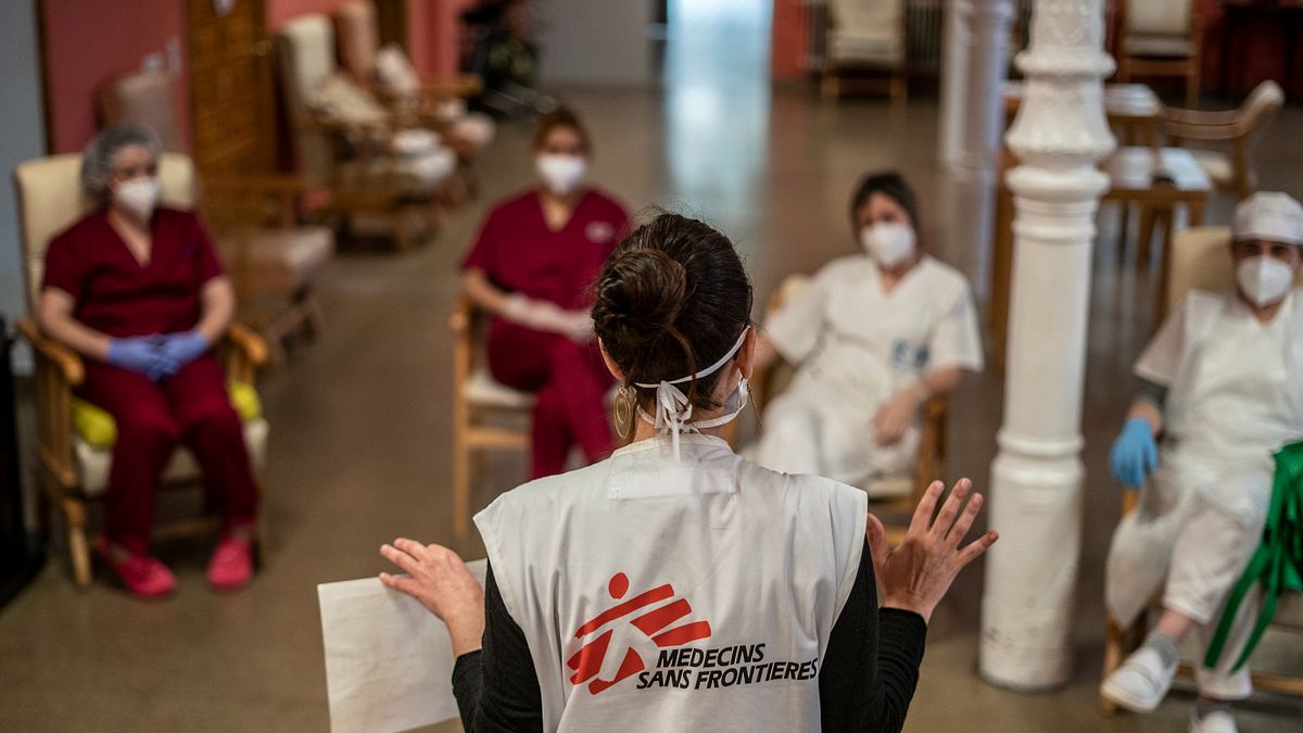 無國界醫生展開全球行動 支持醫護、社區對抗新冠肺炎。(© Olmo Calvo/MSF) 無國界醫生展開全球行動 支持醫護、社區對抗新冠肺炎。(© Olmo Calvo/MSF)