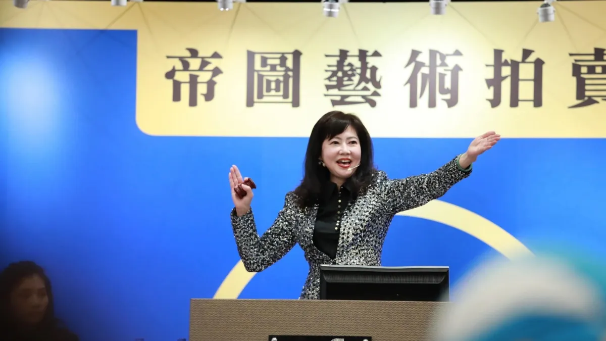 游文玫為專業證照的藝術品拍賣官,曾任中華文物藝術拍賣協會第5屆理事。