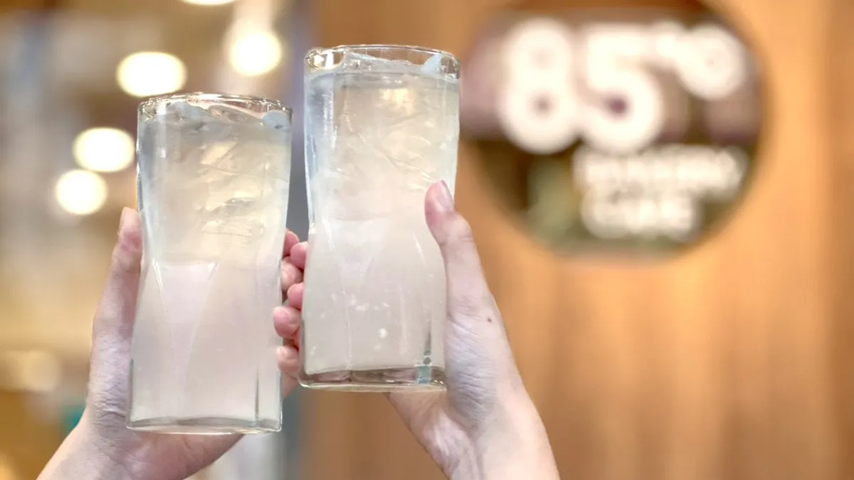 即日起至4月1日愚檸同樂,85℃大杯「一杯檸好」買1送1,兩杯只要41元。圖:85度C提供