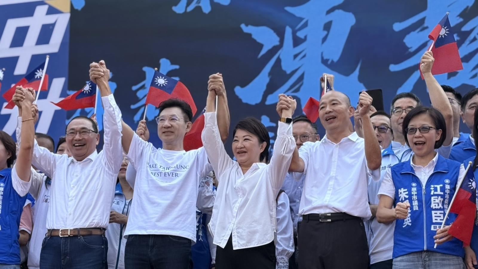 神力女超人助陣、臺中四位前縣市長集結力挺 江啟臣競總成立藍白大團結氣勢沸騰