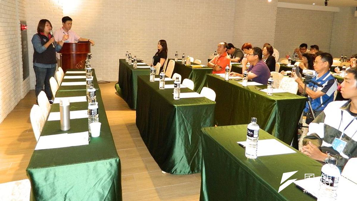 高雄市議員黃香菽等新生代1日舉辦「南方崛起青年研習營」活動,吸引近百位青年朋友參加。(楊伯祿攝) 高雄市議員黃香菽等新生代1日舉辦「南方崛起青年研習營」活動,吸引近百位青年朋友參加。(楊伯祿攝)