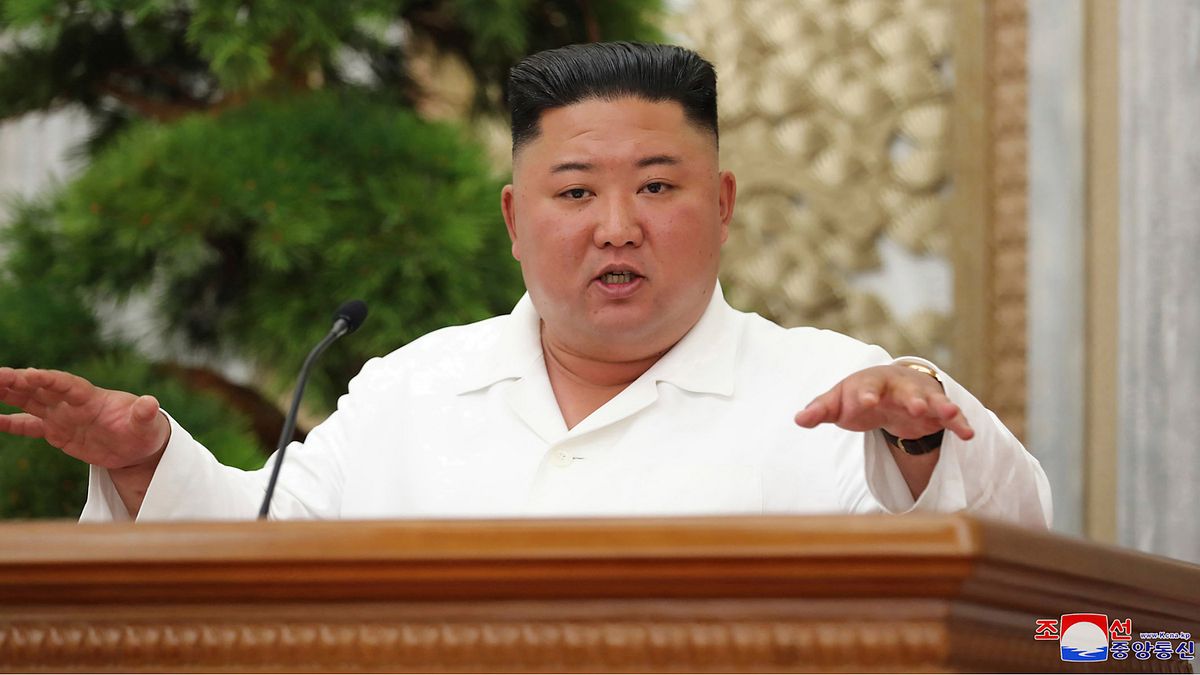 北韓領袖金正恩要求官員嚴格執行防疫工作。(AP) 北韓領袖金正恩要求官員嚴格執行防疫工作。(AP)