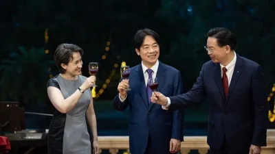 筆者認為,不論是過去的「務實的台獨 」身分,還是未來四年台灣總統的角色,總統賴清德(中)都有責任和義務對大陸釋放善意。(取自賴清德臉書)
