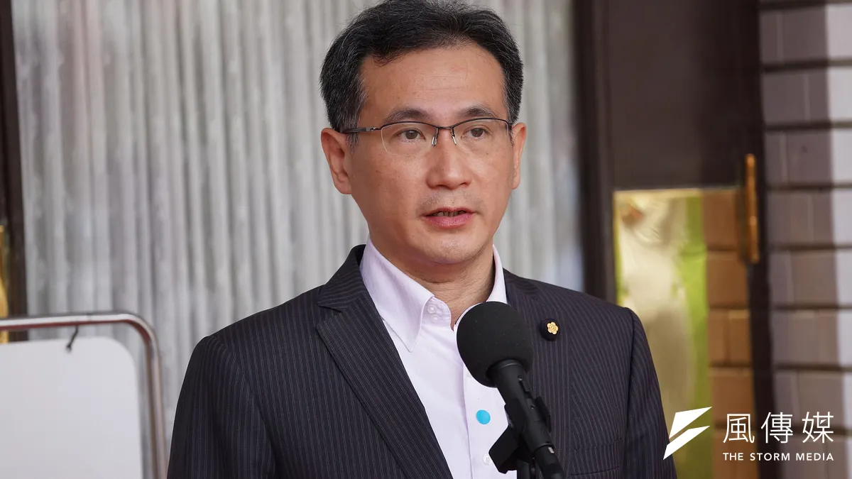 通姦罪今(29)日被大法官以791號解釋宣告違憲,不過不少民眾誤以為除罪代表偷吃無罪,因此民進黨立委鄭運鵬(見圖)便以10字作出精闢解釋。(資料照,盧逸峰攝) 通姦罪今(29)日被大法官以791號解釋宣告違憲,不過不少民眾誤以為除罪代表偷吃無罪,因此民進黨立委鄭運鵬(見圖)便以10字作出精闢解釋。(資料照,盧逸峰攝)