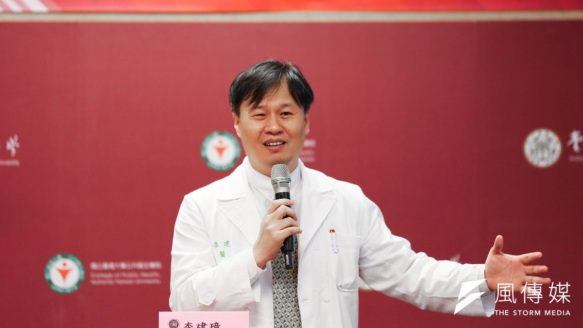 台灣急診醫學部臨床副教授李建璋(見圖)表示,台灣目前做到的廣篩數字遙遙領先所有OECD國家。(簡必丞攝) 台灣急診醫學部臨床副教授李建璋(見圖)表示,台灣目前做到的廣篩數字遙遙領先所有OECD國家。(簡必丞攝)