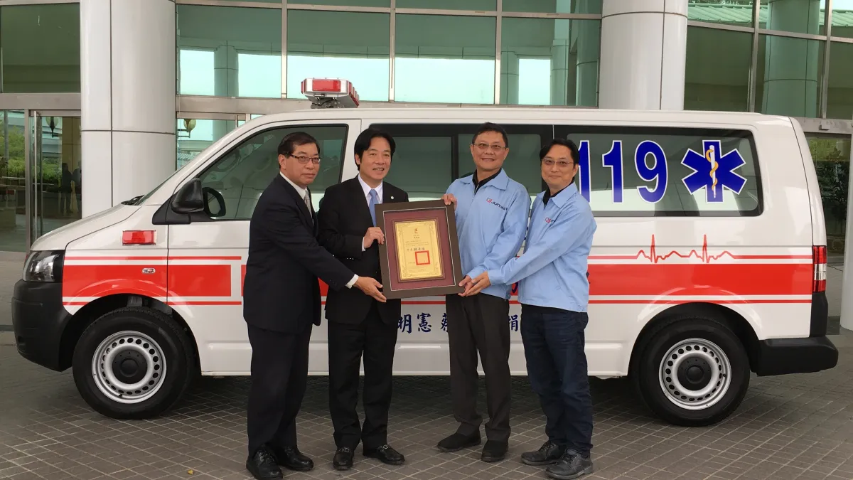 回饋地方鄉里 寯陽實業董座捐贈南市救護車