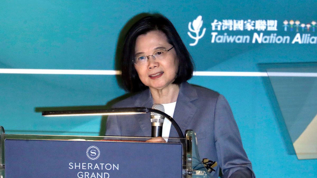 《台灣民意基金會》最新民調顯示,總統蔡英文(見圖)在對外表現所獲得的掌聲,明顯多過於對內政策。(資料照,美聯社) 《台灣民意基金會》最新民調顯示,總統蔡英文(見圖)在對外表現所獲得的掌聲,明顯多過於對內政策。(資料照,美聯社)