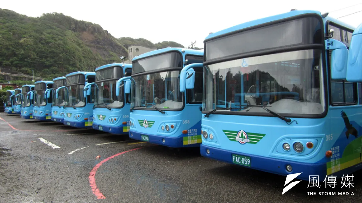 基市公車處儘量買低地板公車,汰舊換新。(圖/張毅攝)