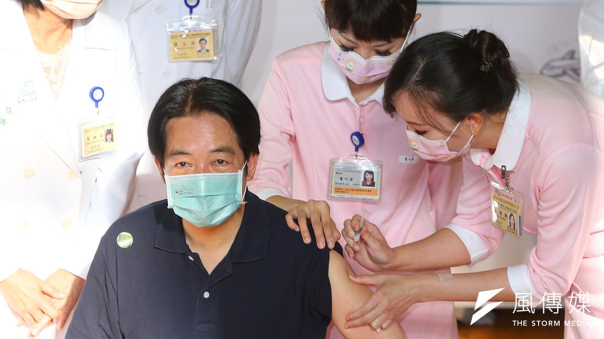 副總統賴清德27日接種高端疫苗。(顏麟宇攝) 副總統賴清德27日接種高端疫苗。(顏麟宇攝)