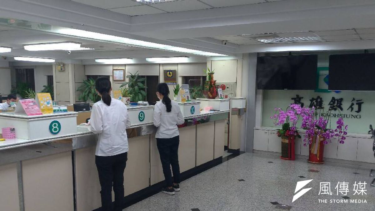 高雄銀行2月推出齊心防疫最相挺貸款方案,額度最高100 萬元,開辦以來協助超過200家以上小規模企業取得營運週轉金,維繫企業正常運作。 (圖/徐炳文攝) 高雄銀行2月推出齊心防疫最相挺貸款方案,額度最高100 萬元,開辦以來協助超過200家以上小規模企業取得營運週轉金,維繫企業正常運作。 (圖/徐炳文攝)