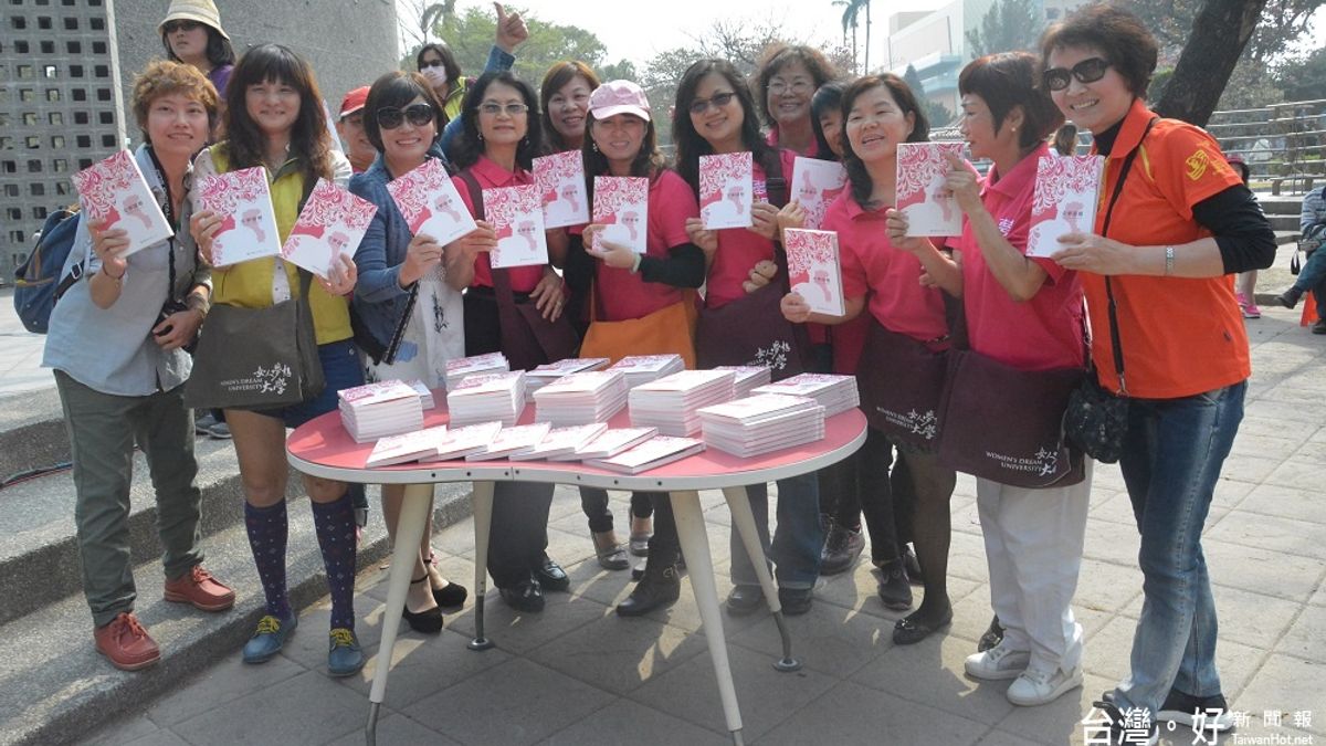歡慶婦女節 屏縣發表「女夢踏鄉」新書 歡慶婦女節 屏縣發表「女夢踏鄉」新書