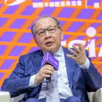 SEMICON Taiwan 2026のマスターズ・フォーラムで2日、台北南港展覧館を会場にファイヤーサイドチャットが行われた。写真はメディアテックCEOの蔡力行氏。(写真/劉偉宏撮影) SEMICON Taiwan 2026のマスターズ・フォーラムで2日、台北南港展覧館を会場にファイヤーサイドチャットが行われた。写真はメディアテックCEOの蔡力行氏。(写真/劉偉宏撮影)